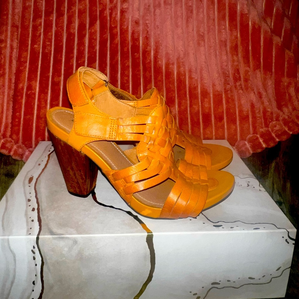 Clarks Block Heel Sandals Sz 7.5